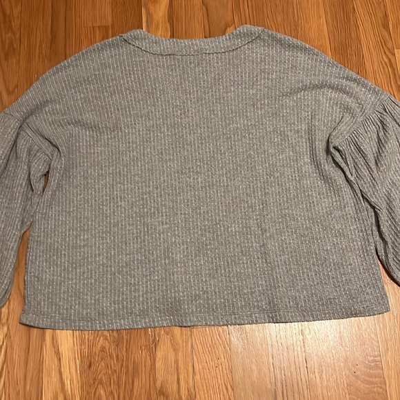 Vestique Gray waffle knit top v-neck top‎ Size Small - Picture 11 of 12